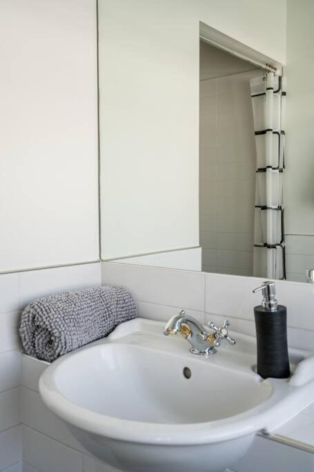 Spacious Penthouse With Spectacular Harbour Views! Auckland Exteriör bild
