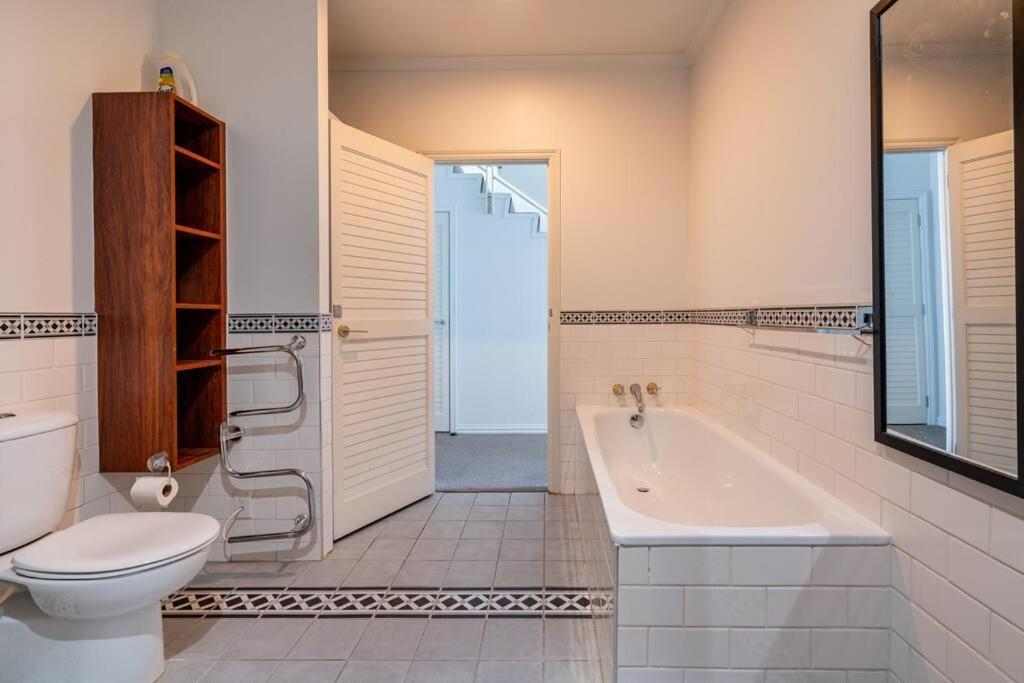 Spacious Penthouse With Spectacular Harbour Views! Auckland Exteriör bild